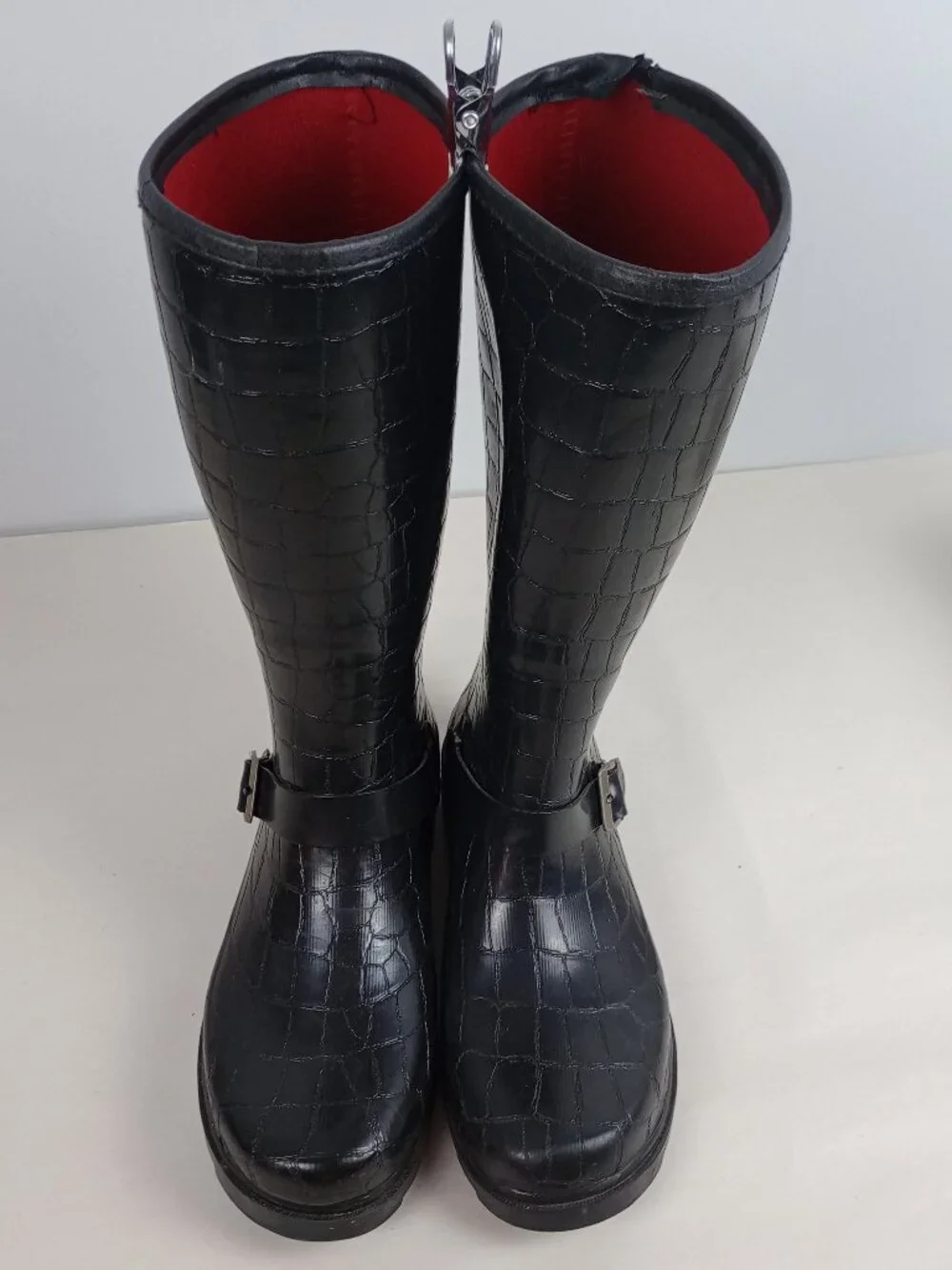 Dirty‎ Laundry Womens 8M Black Faux Alligator Skin Red Liner Rubber Boots